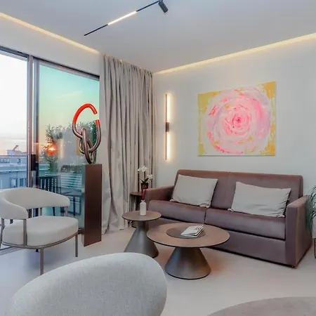 Luxury Penthouse 2br