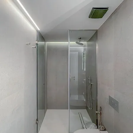 Luxury Penthouse 2br سالونيك