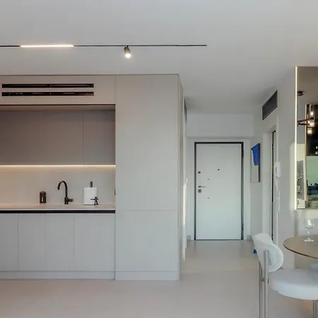 Luxury Penthouse 2br شقة سالونيك