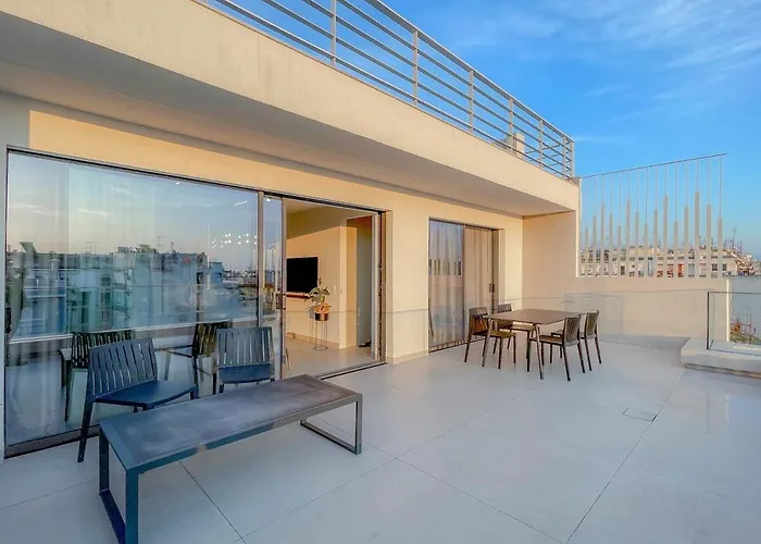 Luxury Penthouse 2br شقة سالونيك
