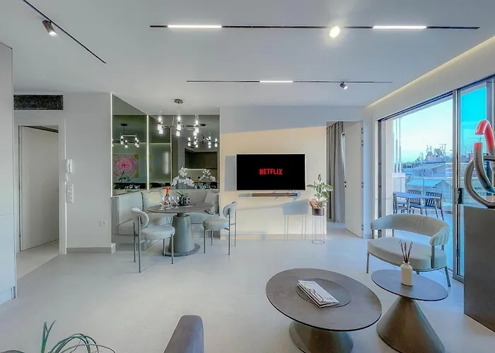 Luxury Penthouse 2br شقة *