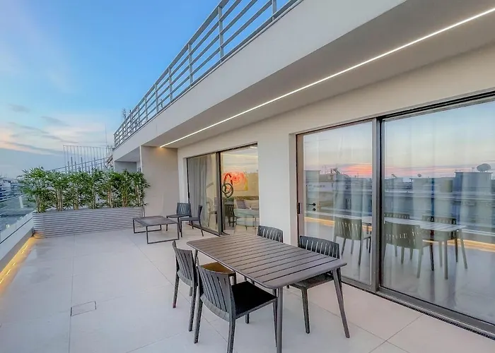 Luxury Penthouse 2br سالونيك