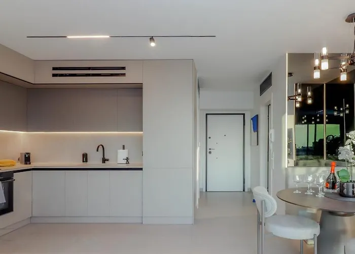 Luxury Penthouse 2br شقة سالونيك